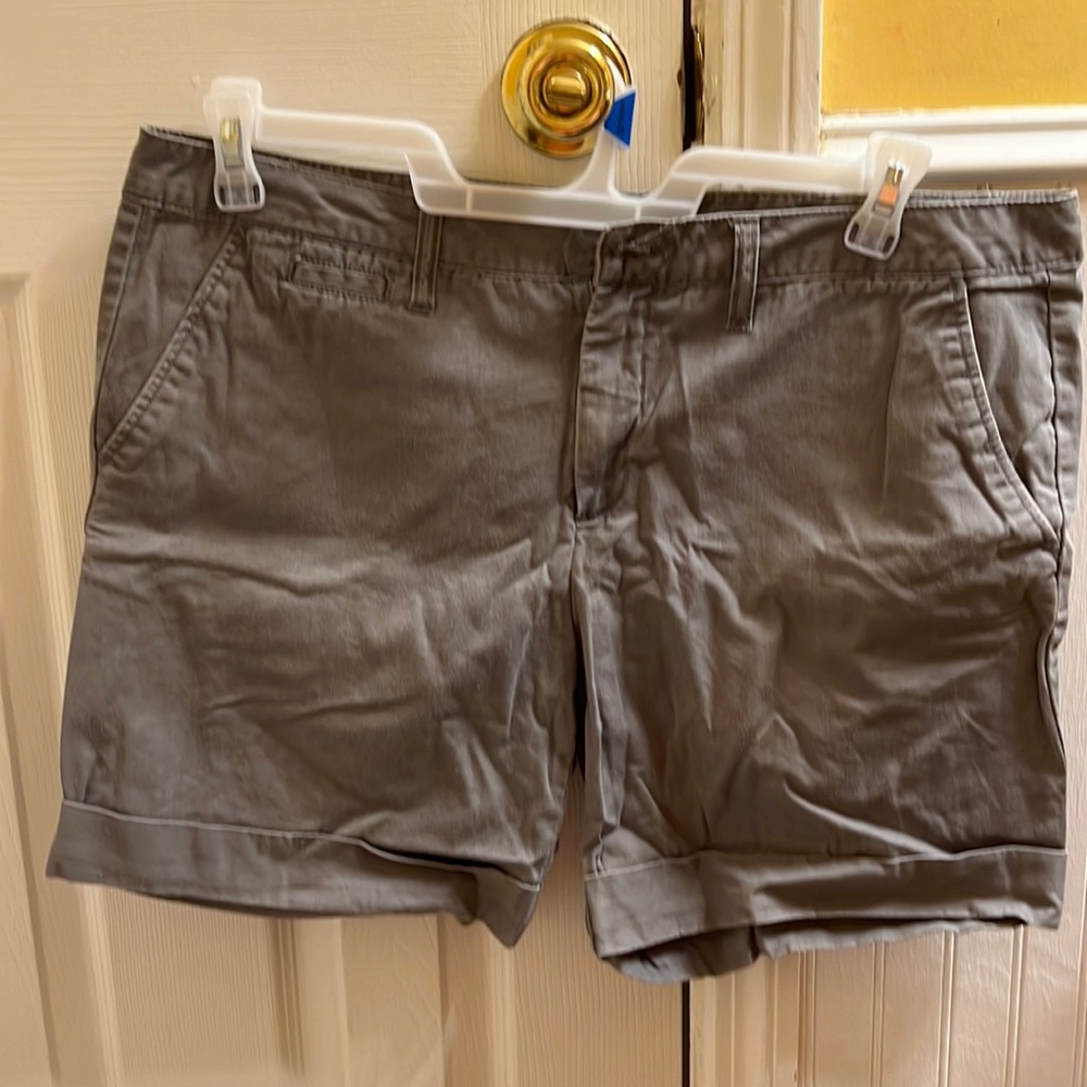 Faded Glory gray Bermuda shorts size 14 missing button